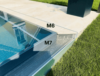 Modell 7: Kaskadenrinne für den Infinity-Pool in Hanglage